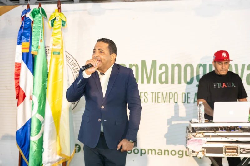 Presentador CoopManoguayabo te hace la navidad