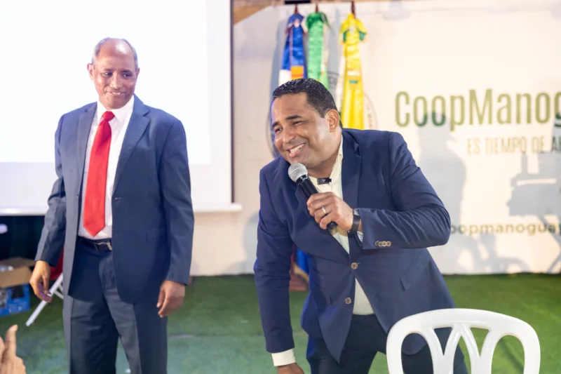 Presentador CoopManoguayabo te hace la navidad