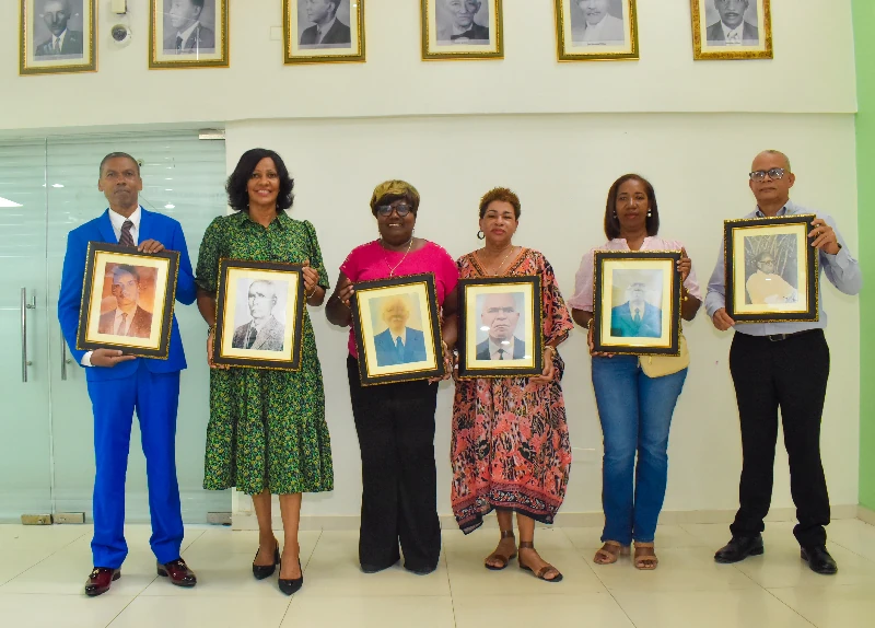 Exaltación a pioneros fundadores